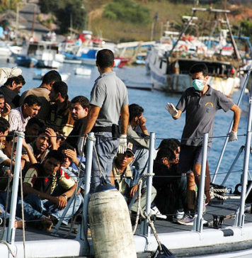 Lampedusa_noborder_2007-2-356x364 Débats